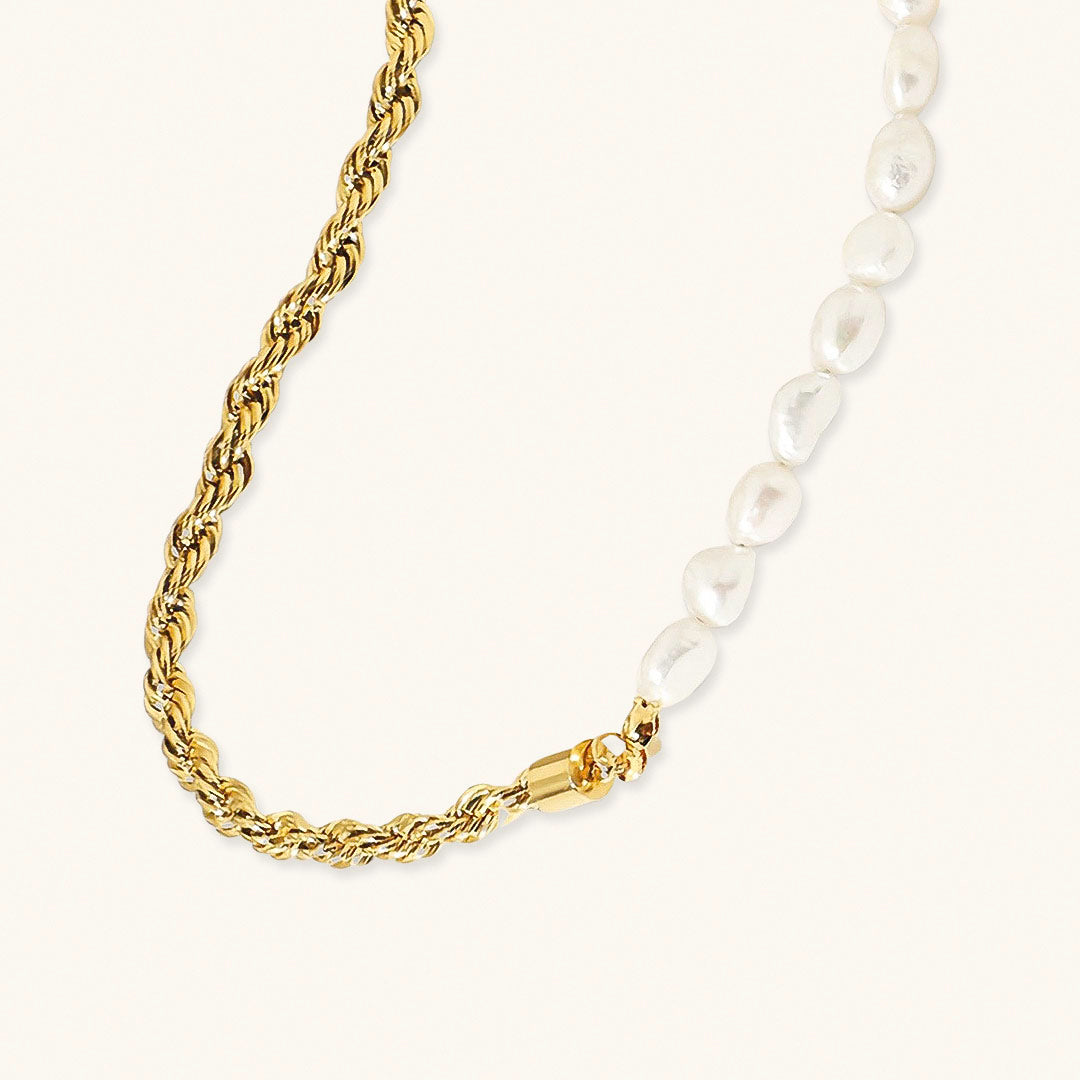 Dualia Gold Pearl Necklace Image