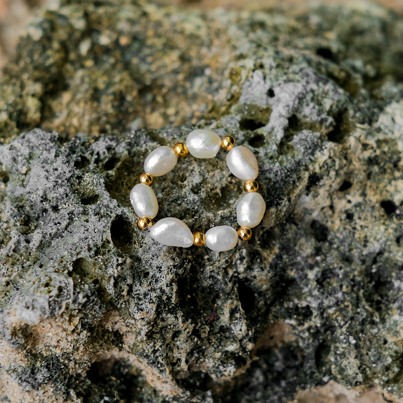 Fiji Pearl Band Ring Image