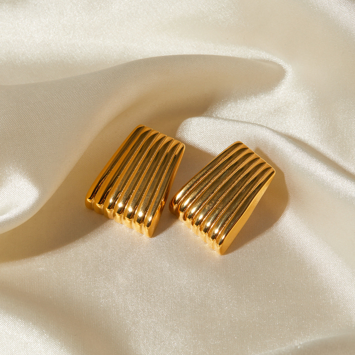 Antonia Gold Earrings Image