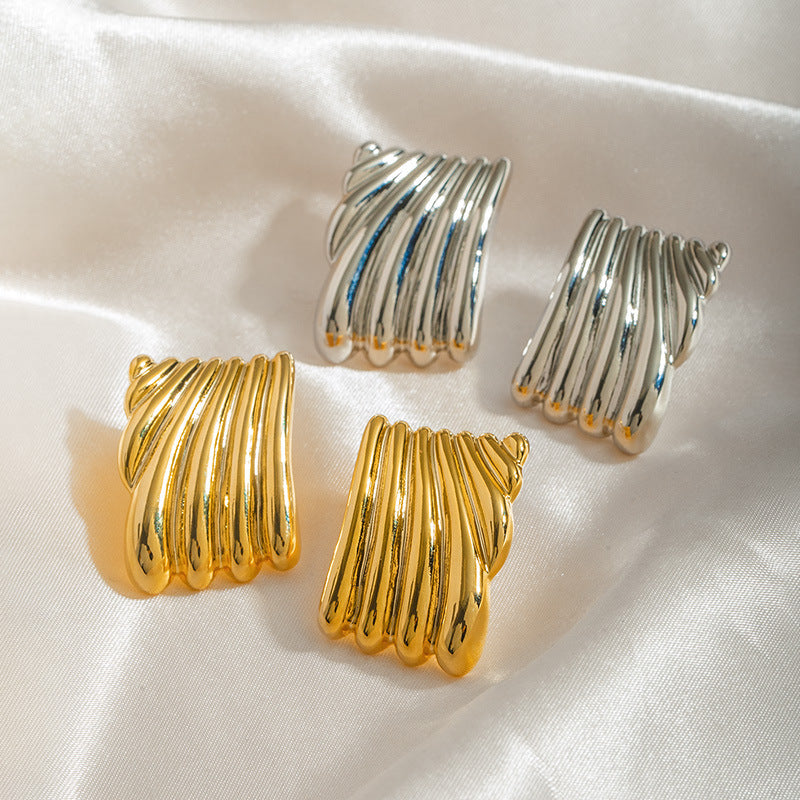 Alisa Gold Earrings Image