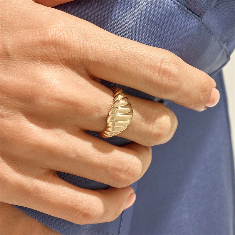 Ylenna Gold Croissant Ring Image