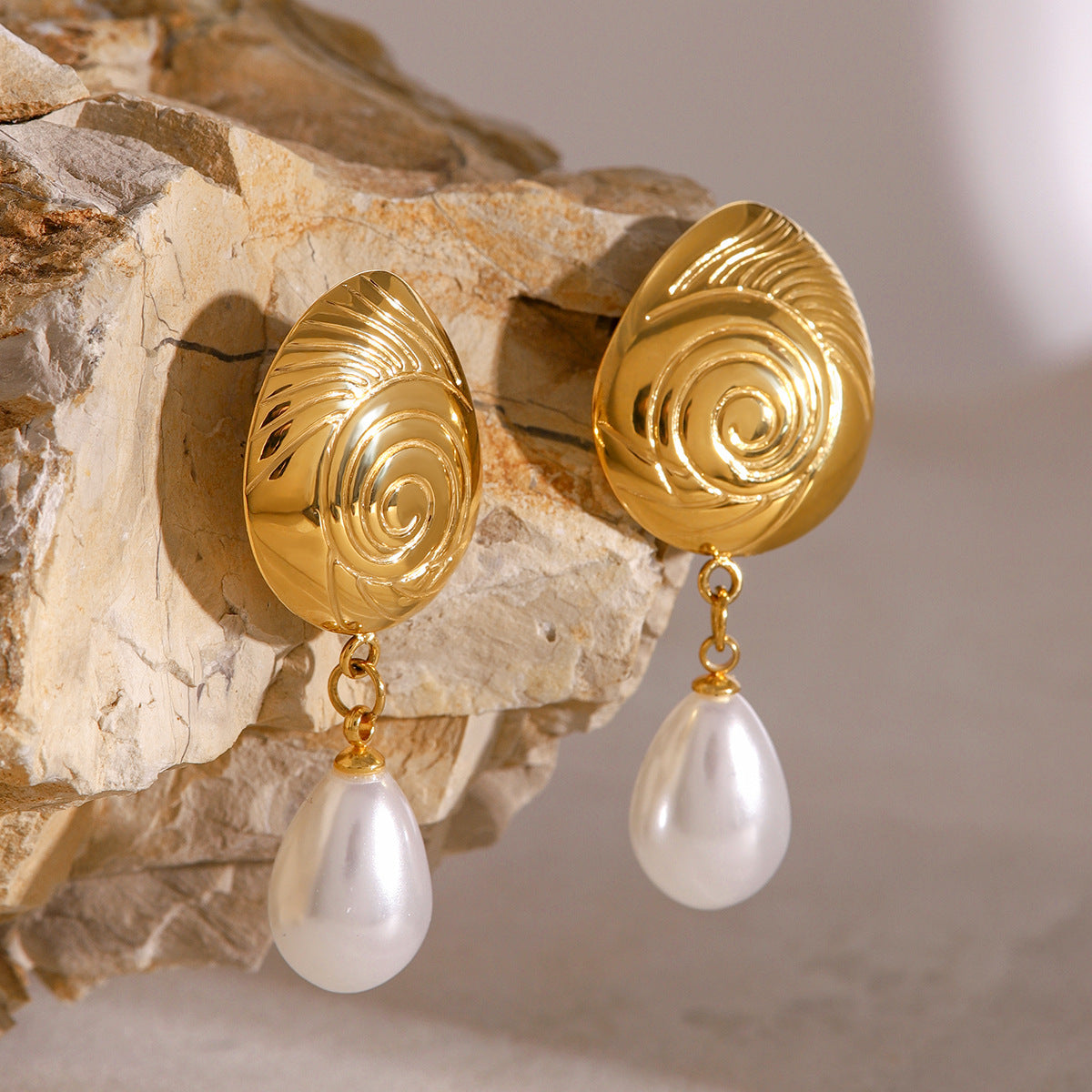 Eleonora Freshwater Pearl Earrings Image