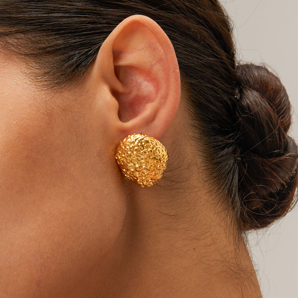 Carina Gold Earrings Image