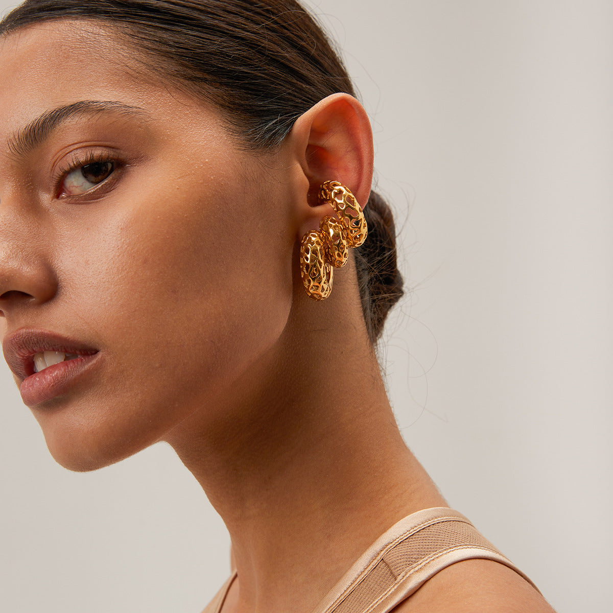 Alma Gold Earrings Image