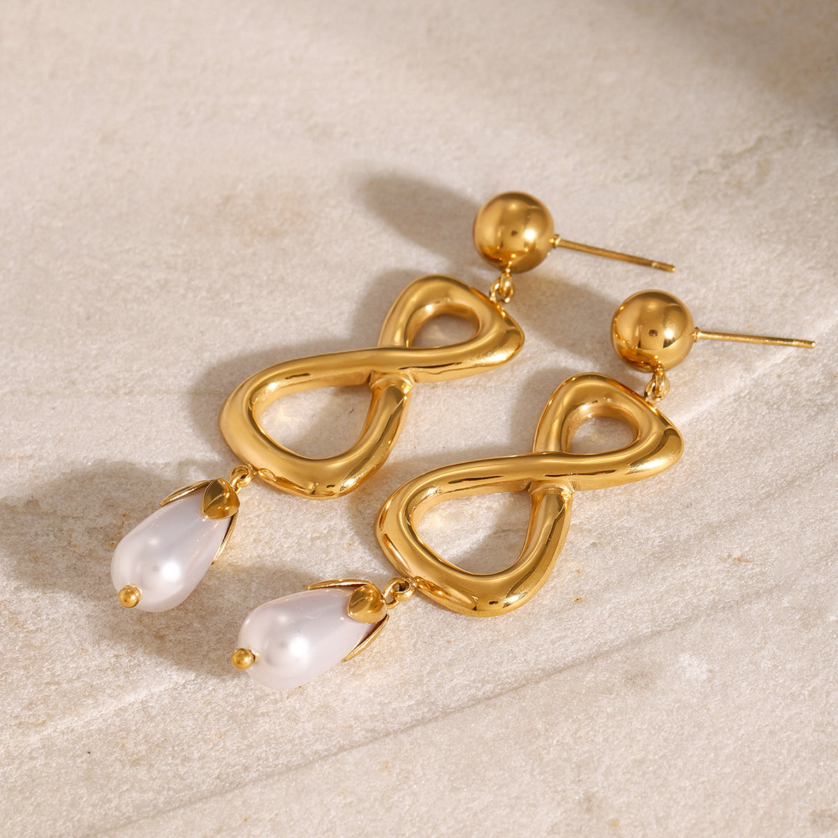 Kaylee Freshwater Pearl Earrings Image