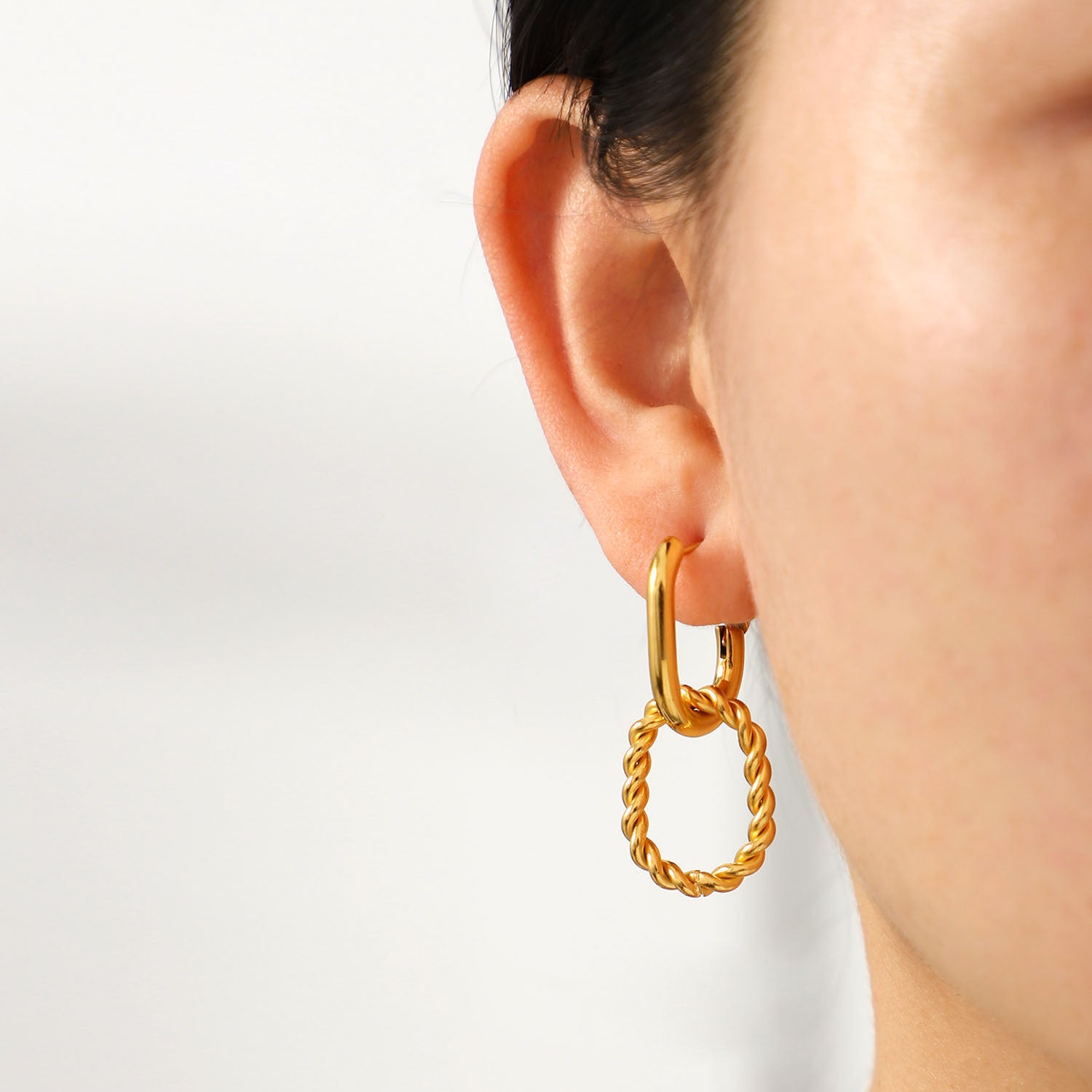 Skadi Gold Earrings Image