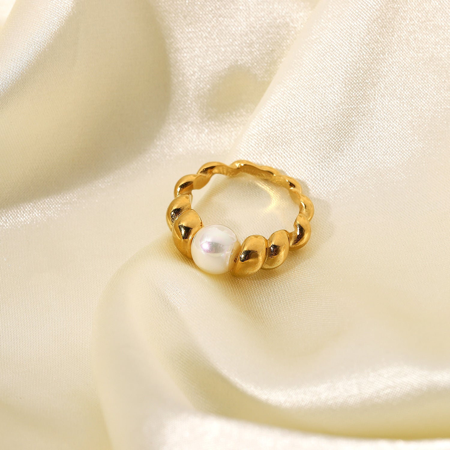 Scarlett Freshwater Pearl Ring Image