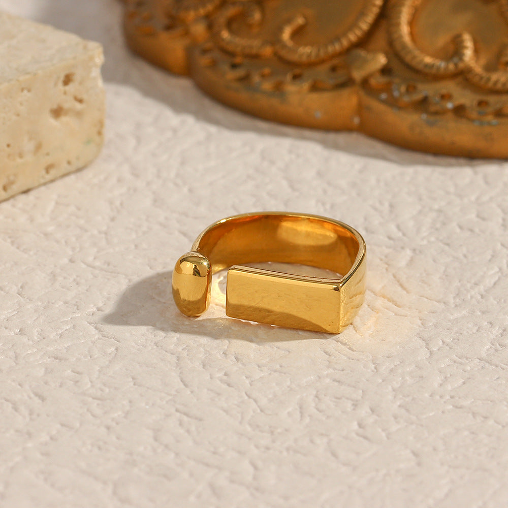 Cadenza Gold Ring Image