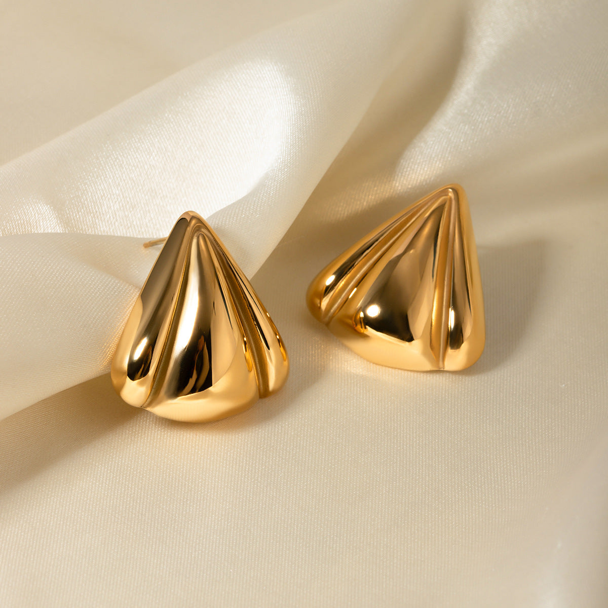 Jillian Vintage Gold Earrings Image