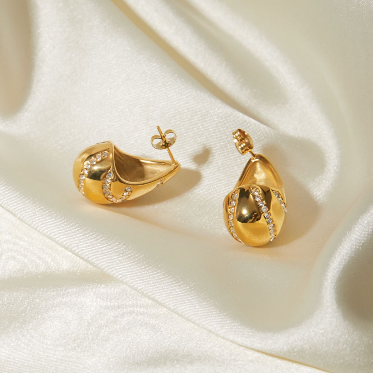 Linnea Gold Earrings Image