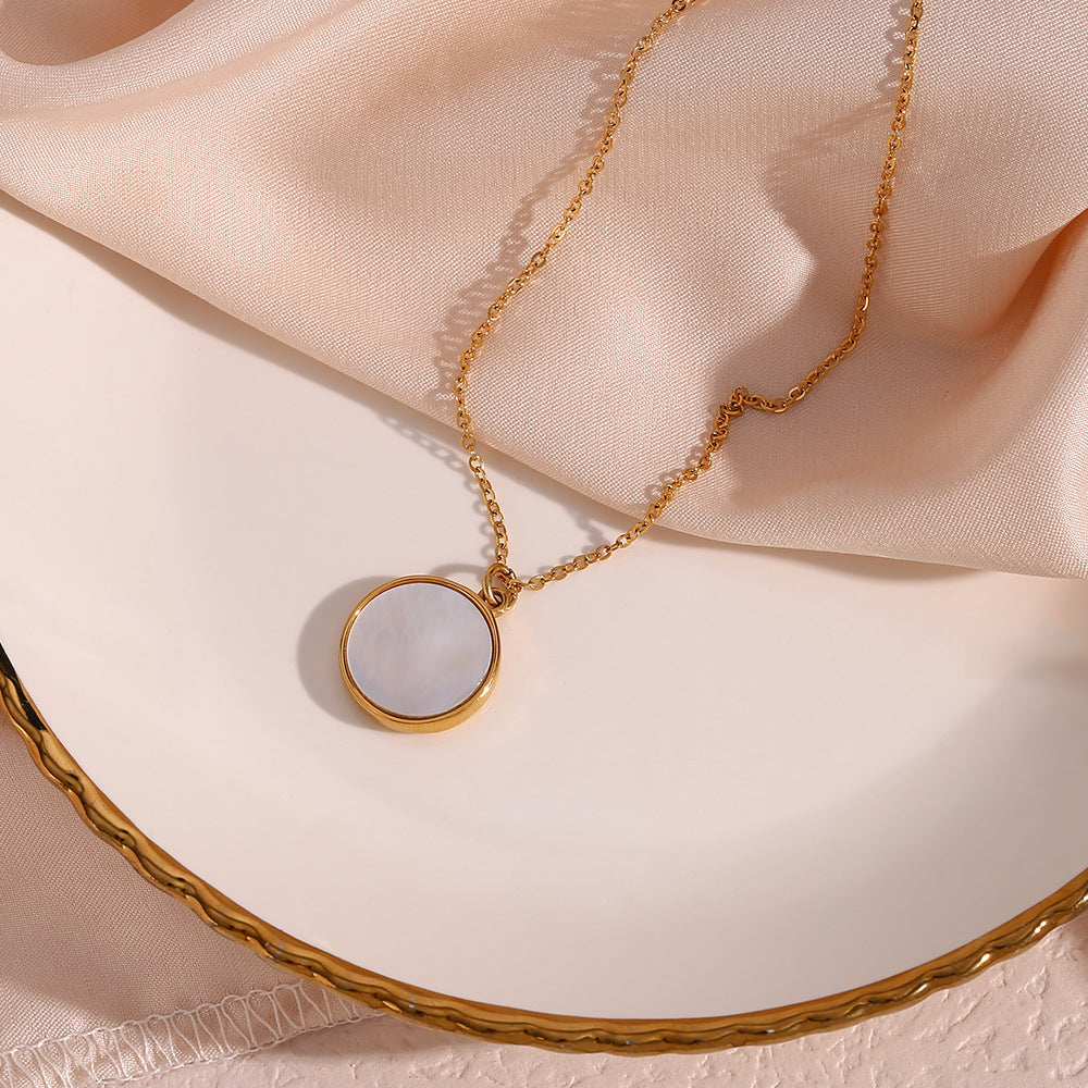 Evangeline Lunar Gold Necklace Image