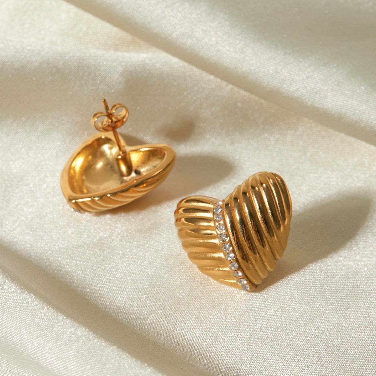 Selene Gold Earrings Image