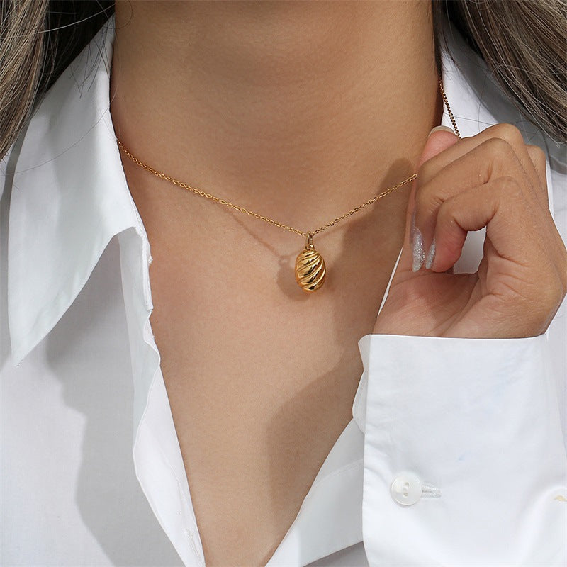 Linda Gold Croissant Necklace Image