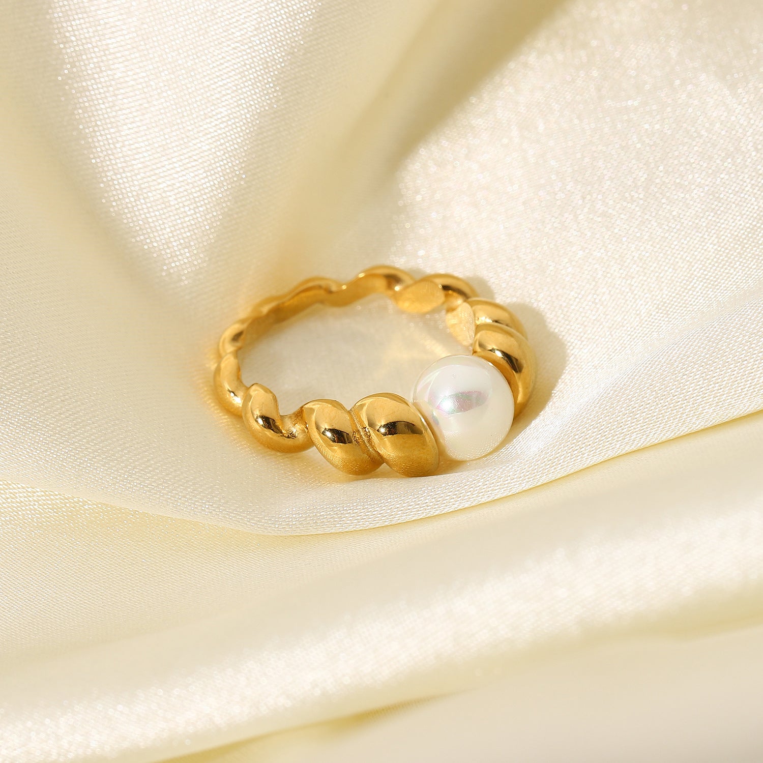 Scarlett Freshwater Pearl Ring Image