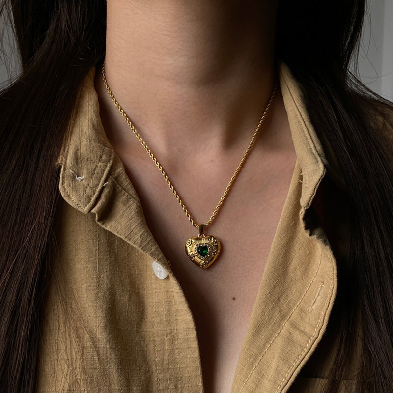 Caelus Gold Heart Necklace Image