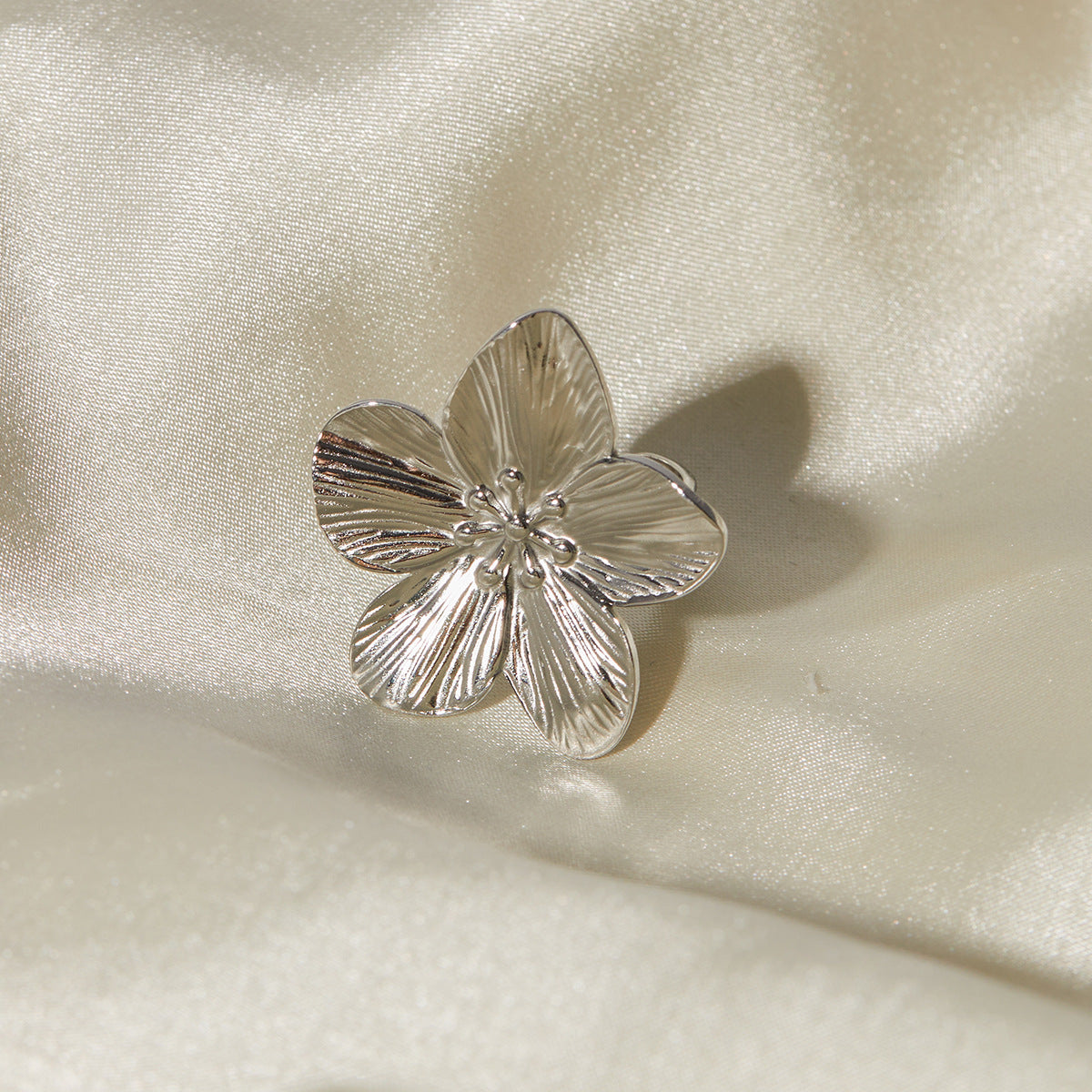 Alina Silver Petal Ring Image