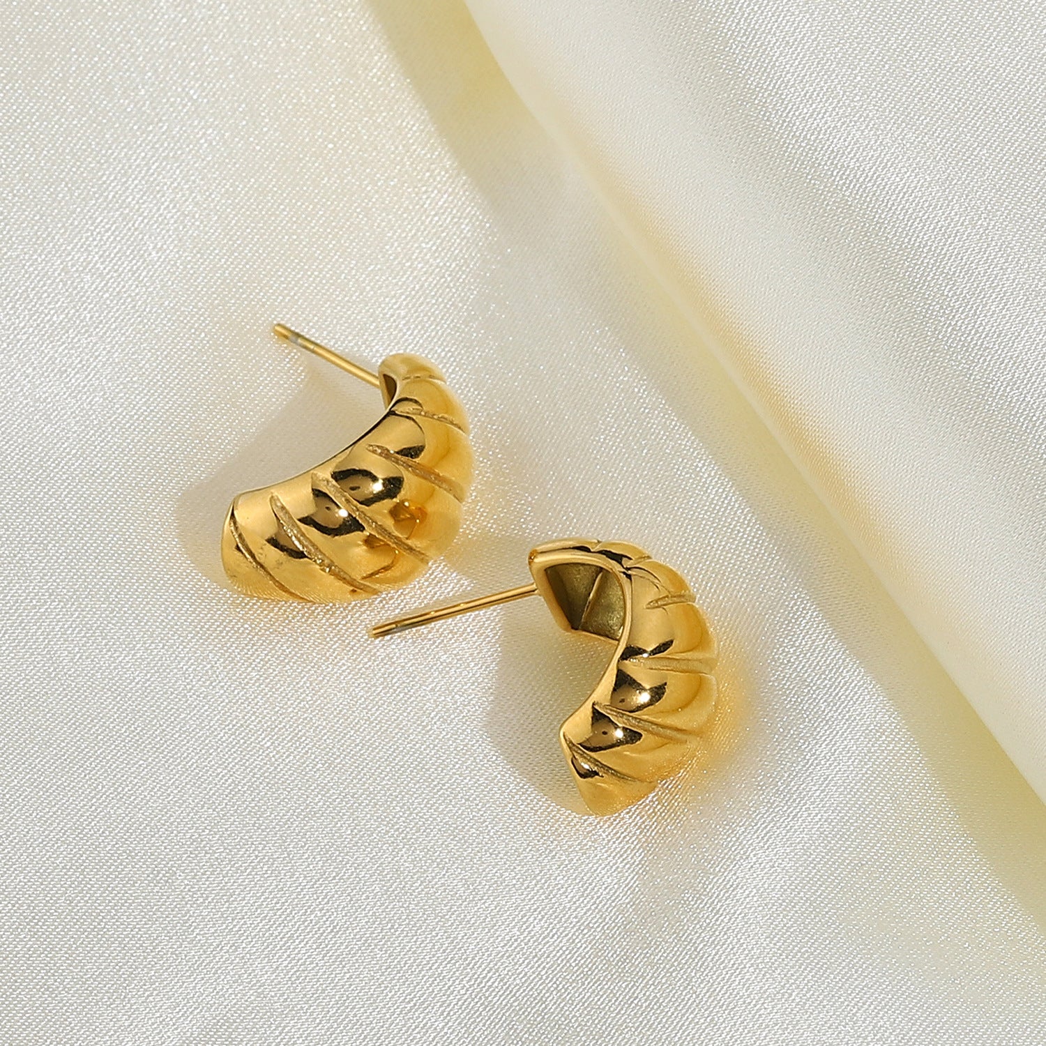 Kelsey Gold Earrings Image