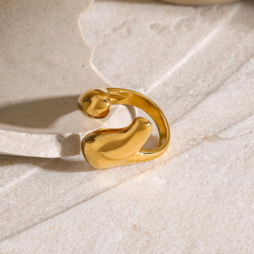 Abstract Gold Ring Image