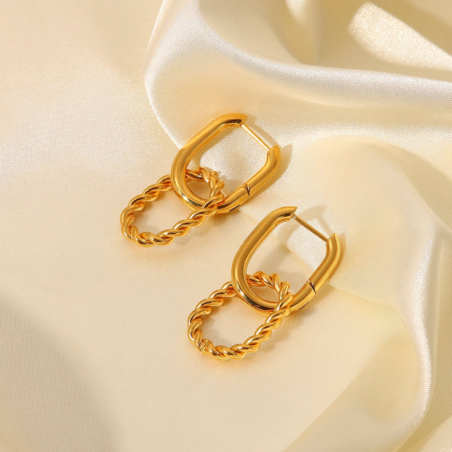 Skadi Gold Earrings Image