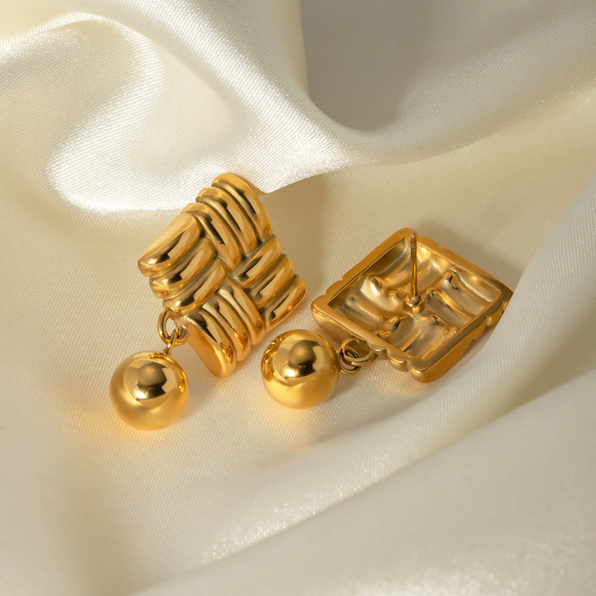 Alba Gold Earrings Image