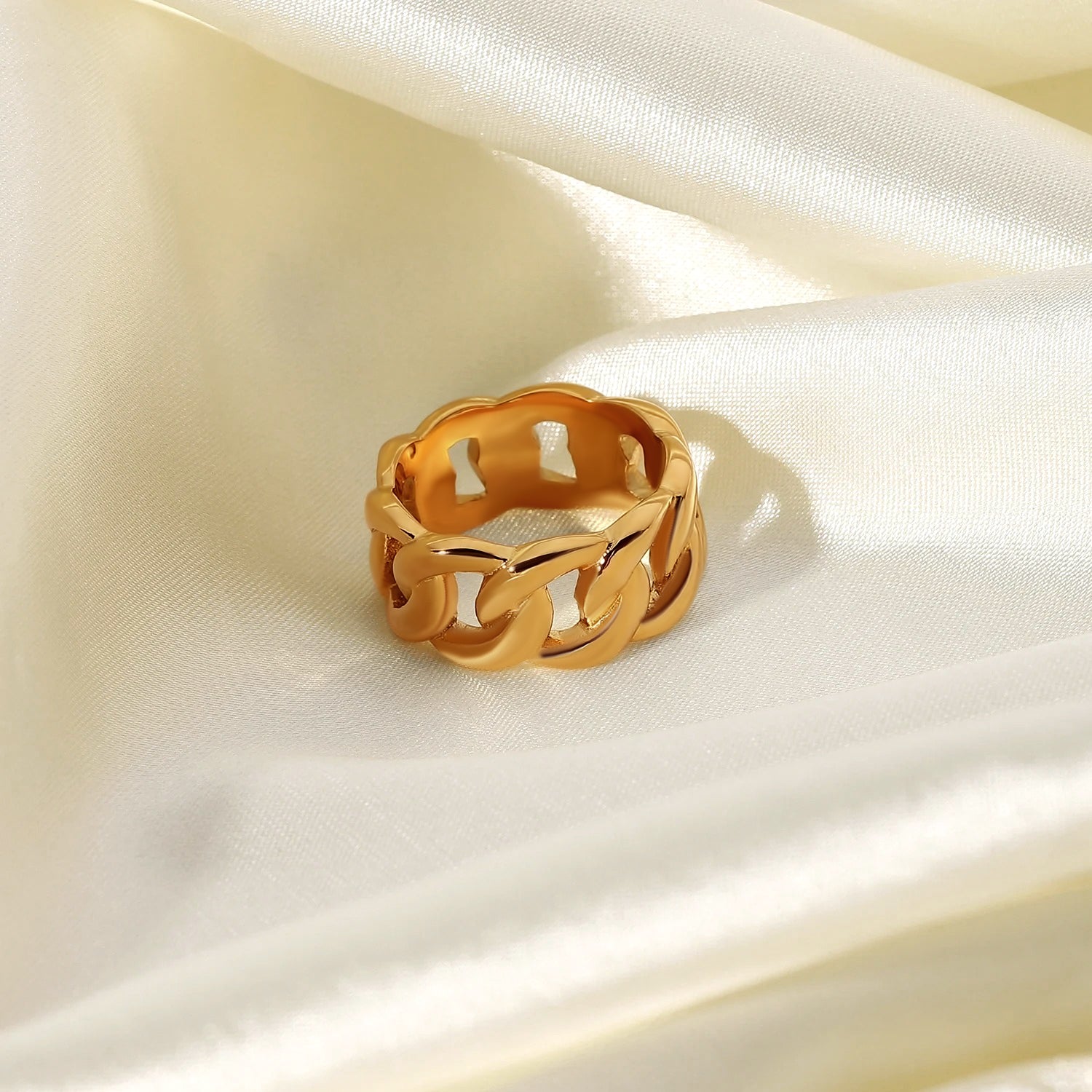 Splendor Gold Ring Image