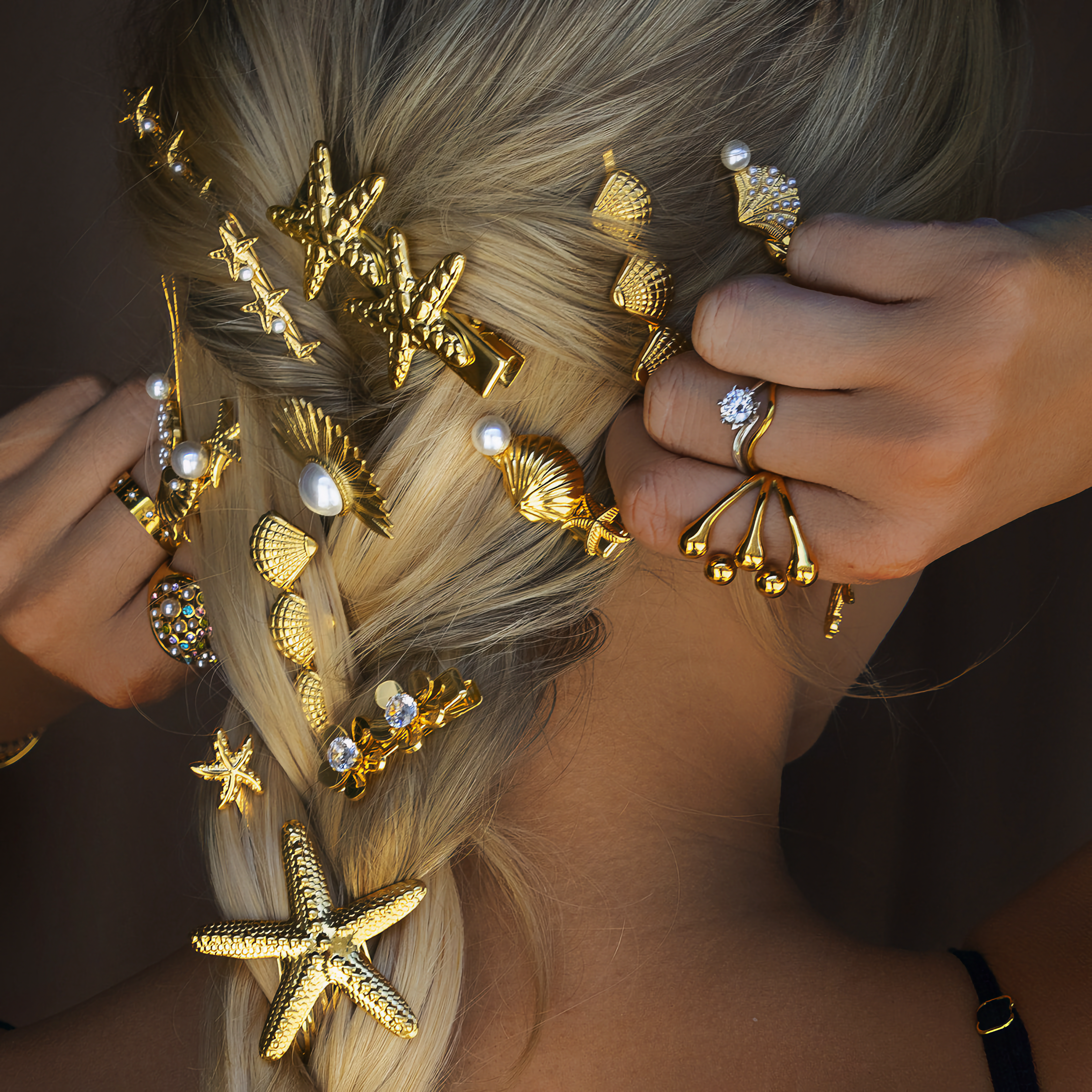 Tidal Treasures Gold Hair Clip Image