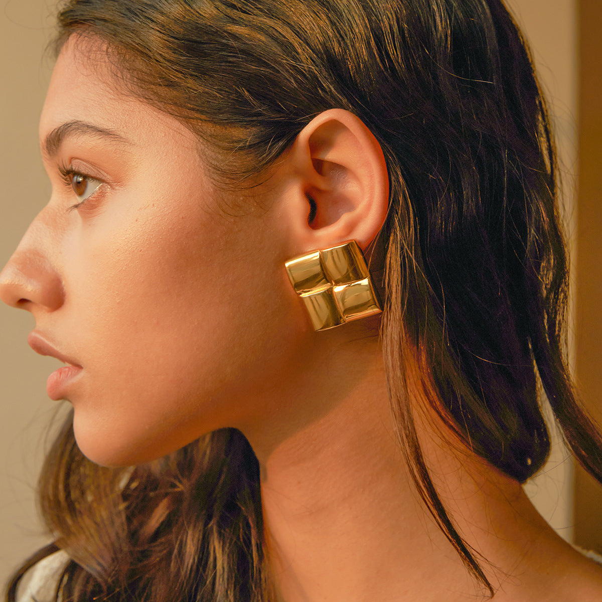 Nahlia Gold Earrings Image