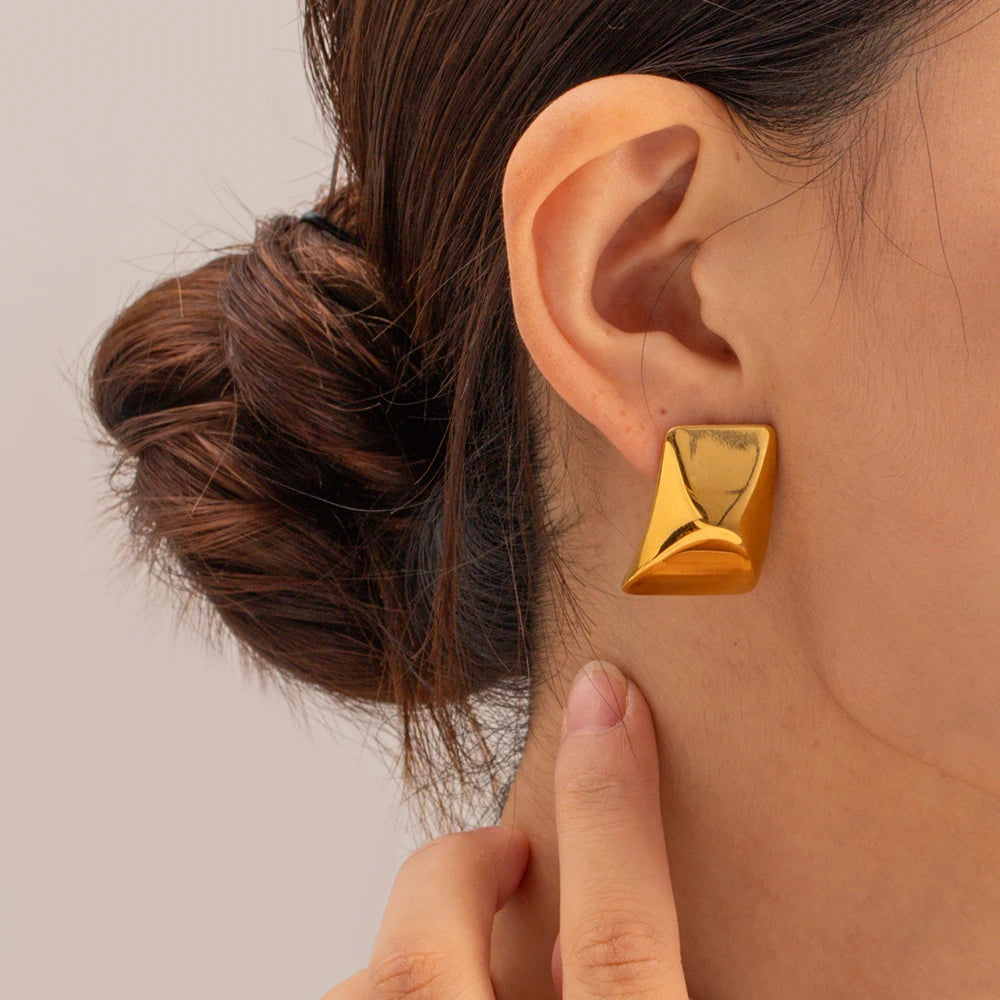 Elsie Gold Earrings Image