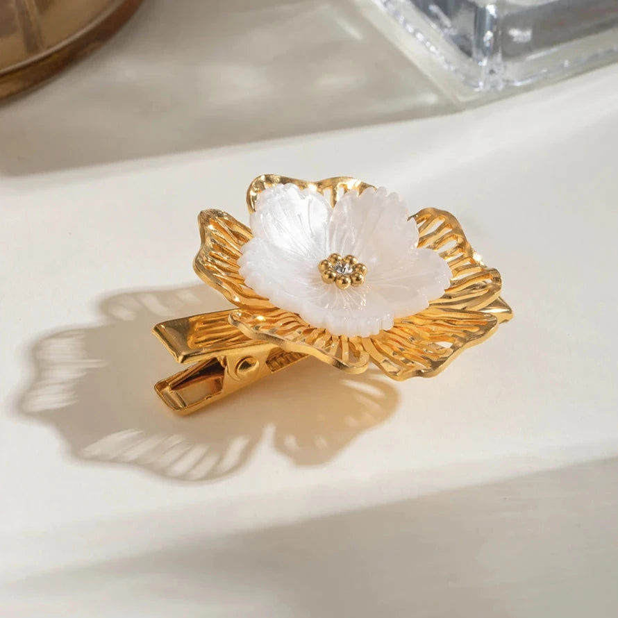 Petal Pearl Hair Clip Image