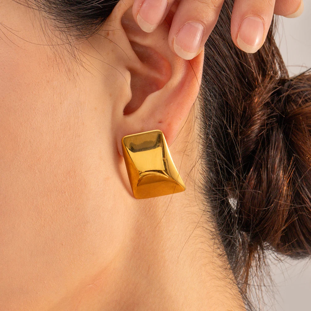 Elsie Gold Earrings Image