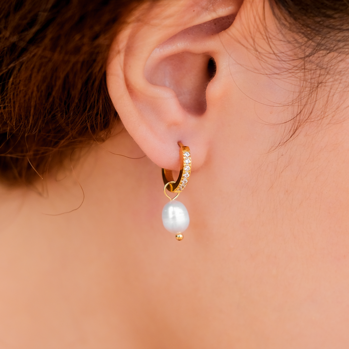 Sara Pearl Earrings
