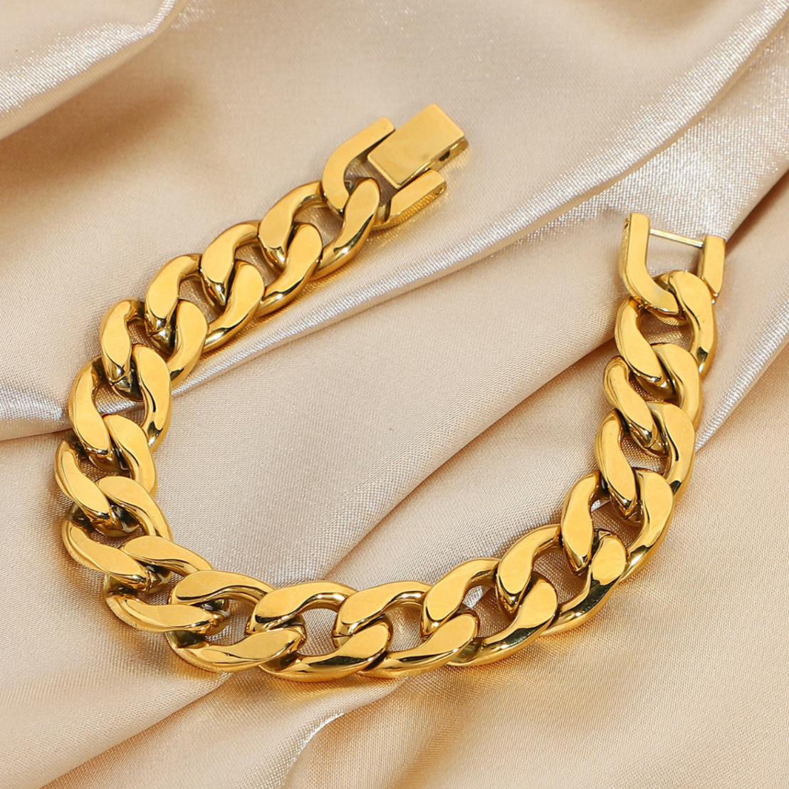 Kayle Gold Chain Bracelet Image