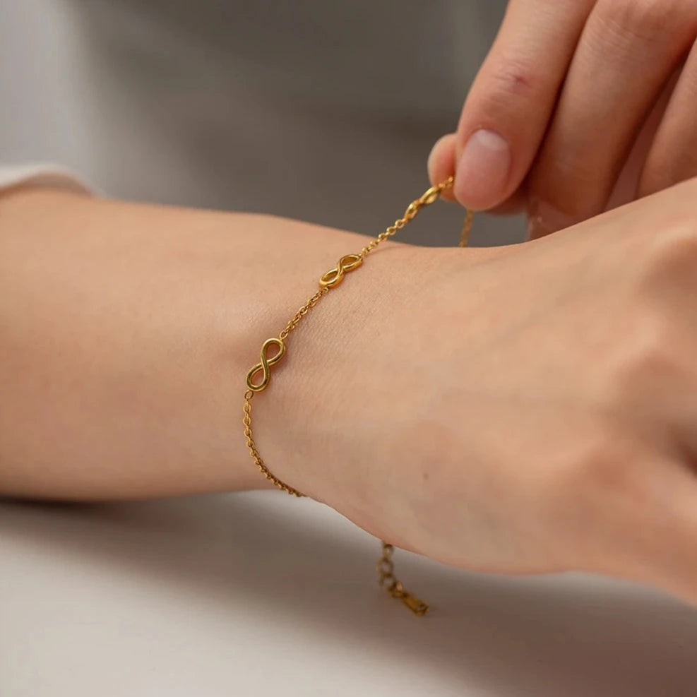 Everlasting Gold Bracelet Image