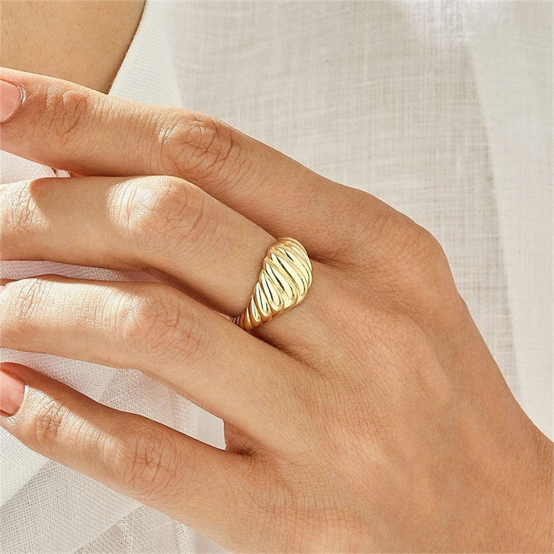 Ylenna Gold Croissant Ring Image