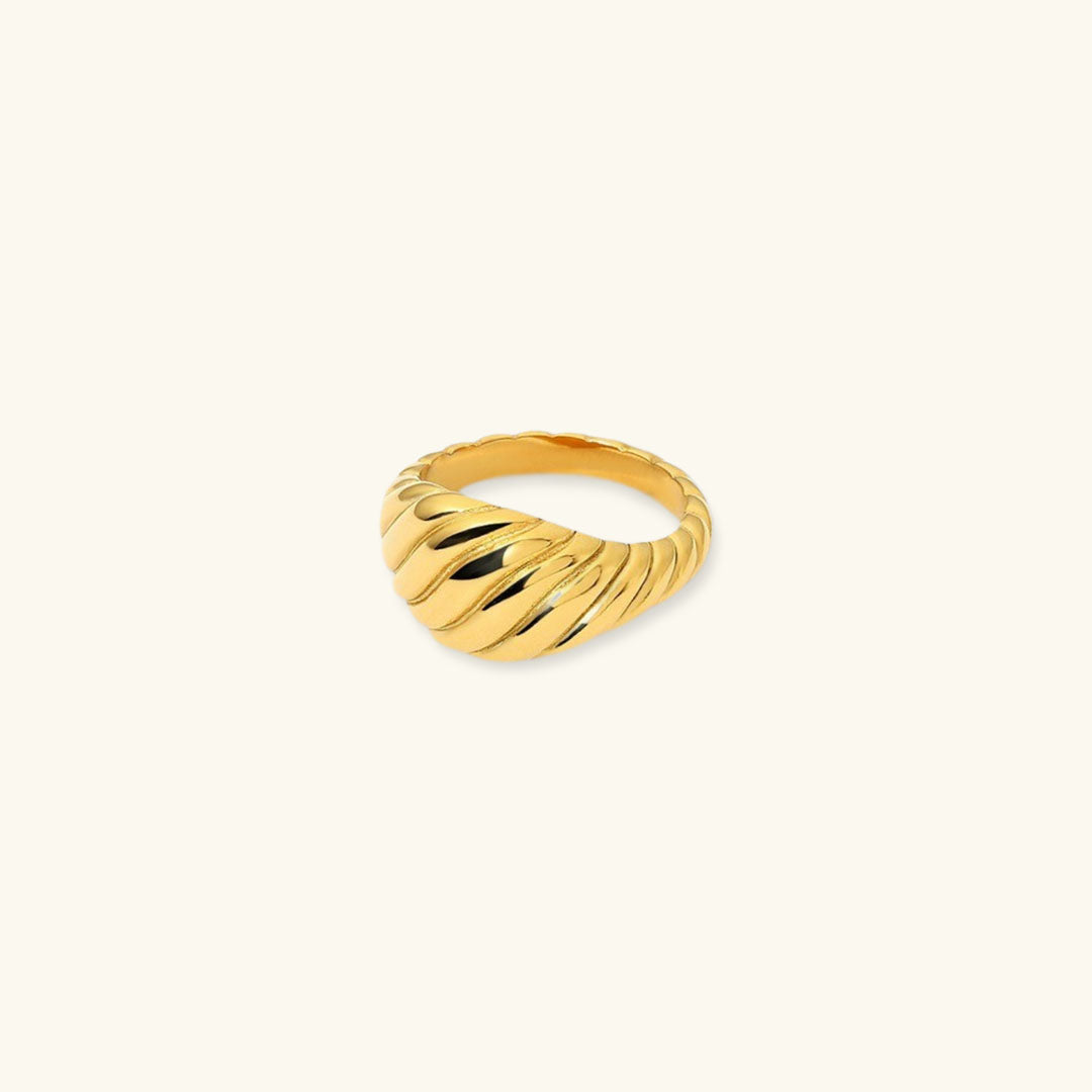 Ylenna Gold Croissant Ring Image