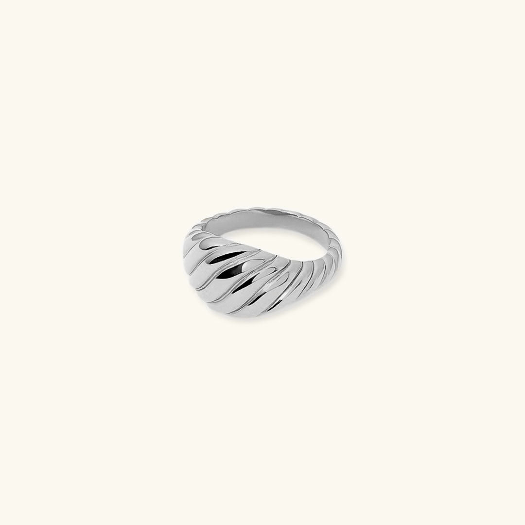 Ylenna Gold Croissant Ring Image