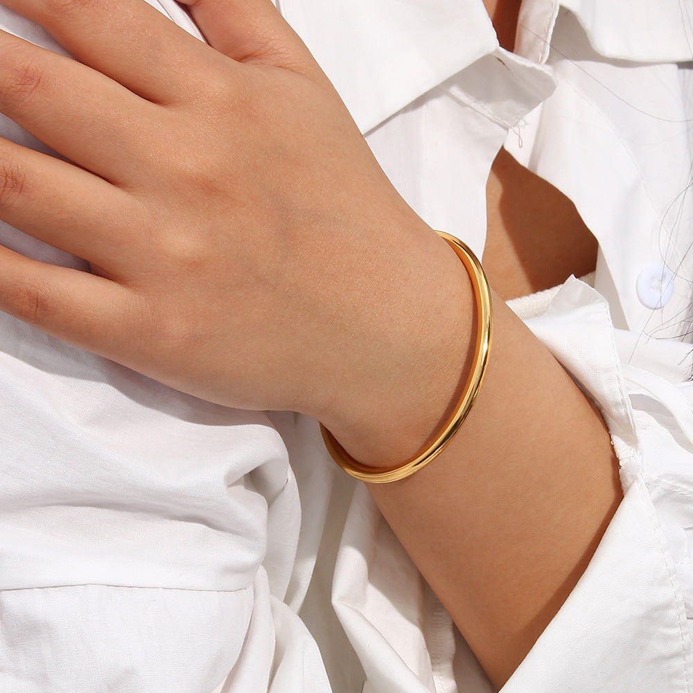 Ara Gold Bangle Image