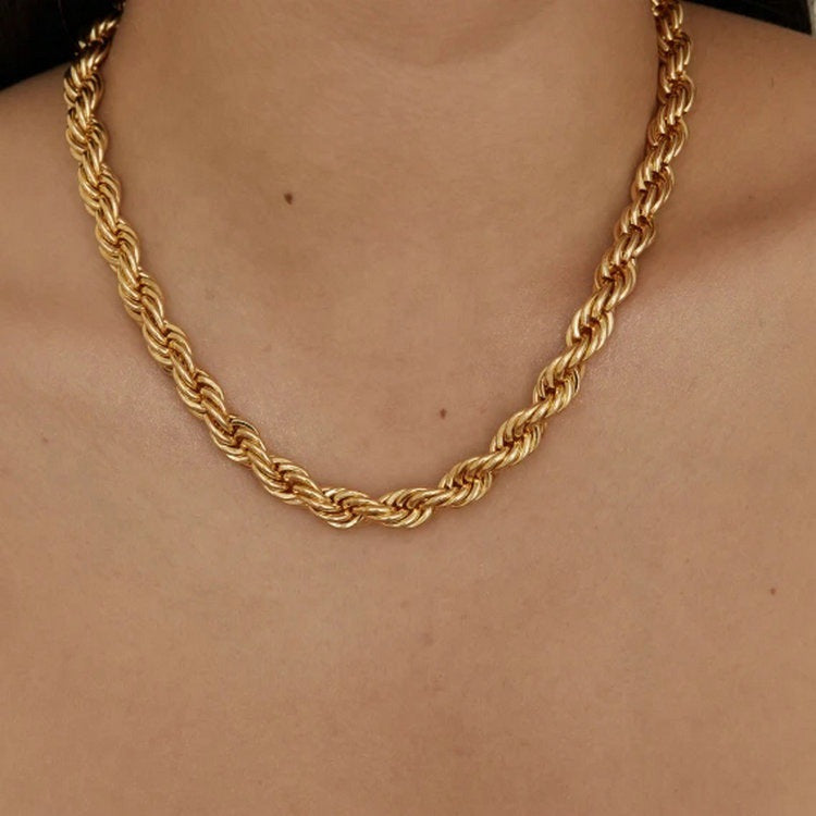 Mila Golden Twist Necklace Image