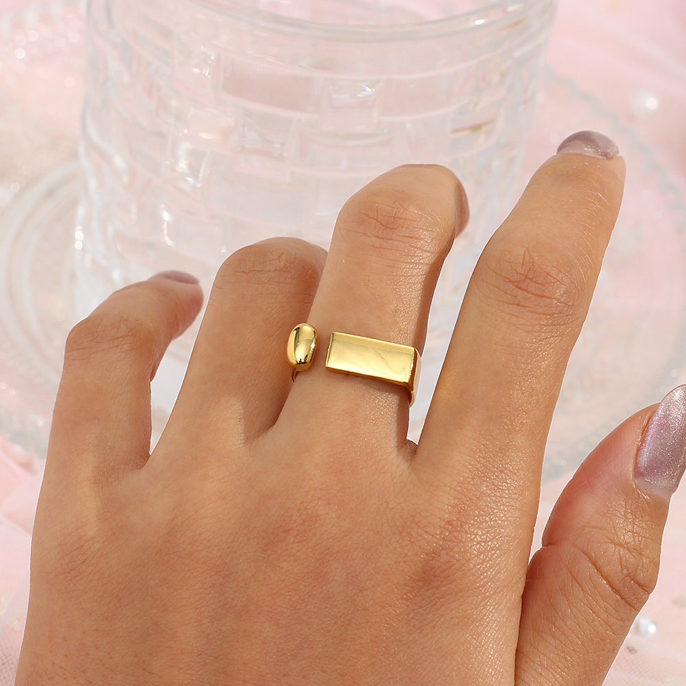 Cadenza Gold Ring Image